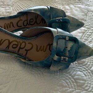 Beautiful blue floral printed mules with sophisticated buckle design.